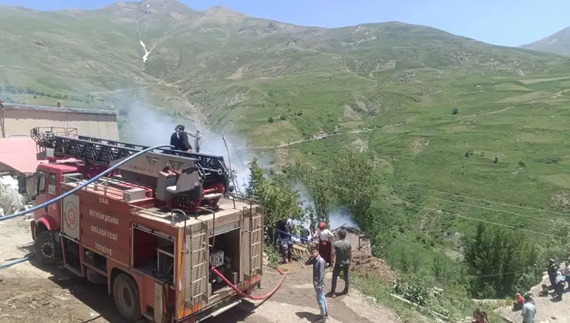 Van'da Trajik Yangın: Küçük Çocuk Hayatını Kaybetti