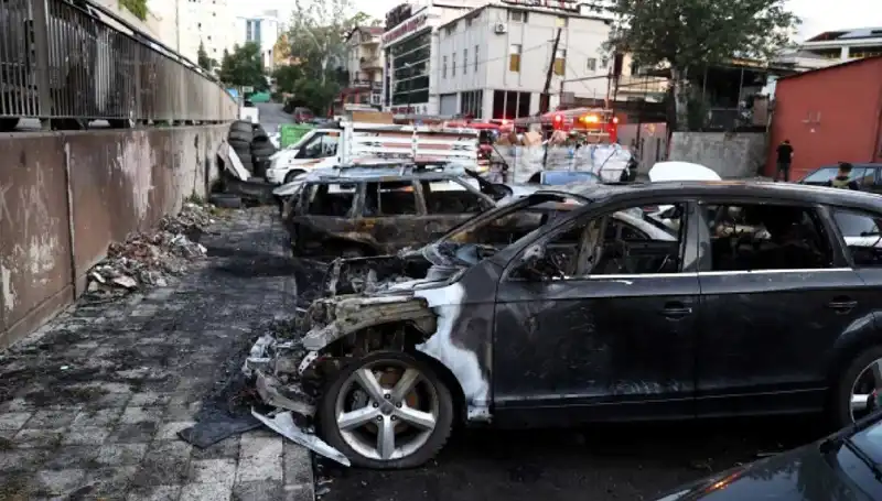 Sanayi Bölgesinde Araç Yangını: Tamir Bekleyen Araçlar Alevler İçinde Kaldı