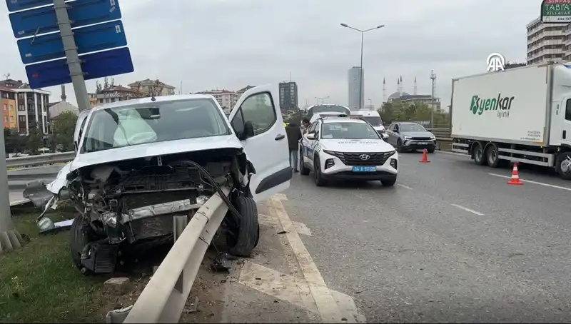 Otoyolda Feci Kaza: Araç Bariyere Ok Gibi Saplandı, Sürücünün Durumu Ağır!