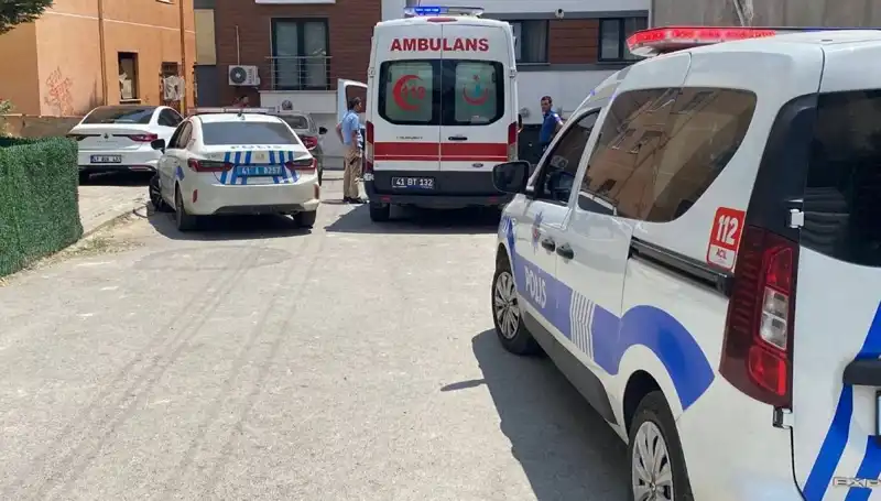 Bıçaklı Kavgada Kardeşler ve Polis Yaralı: Olayın Detayları