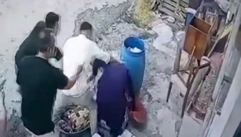 Bidon Tartışması Kanlı Bitti: Baba ve Oğula Darp Suçlaması