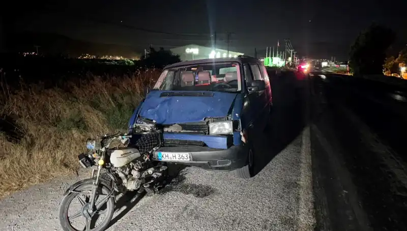 Söke’de Minibüs Motosiklete Çarptı: Dehşet Anları ve Yaralılar