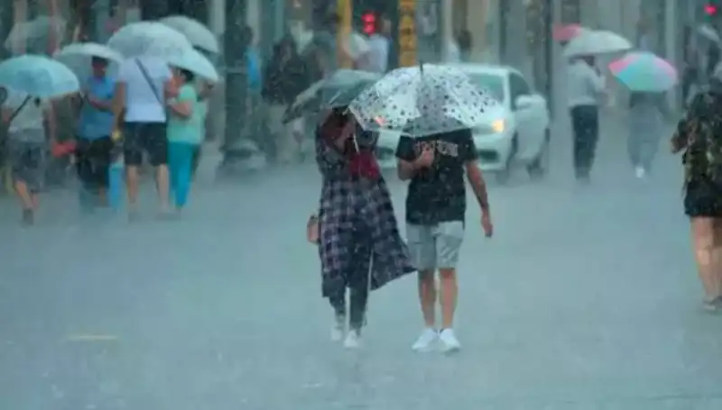 Meteoroloji’den Acil Uyarı: Yangın Bölgesinde Korkutan Rüzgar, İstanbul’da Sağanak Yağış Bekleniyor