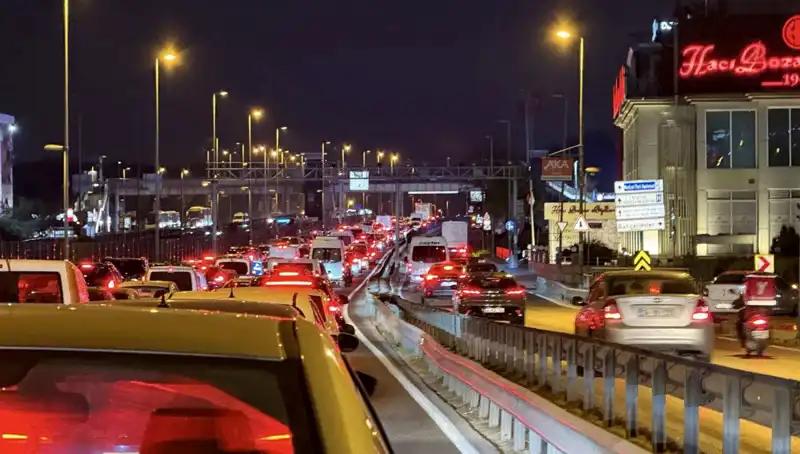 Yenibosna Metrobüs Yaya Üst Geçidinde Son Durum: Çalışmalar Hız Kazandı