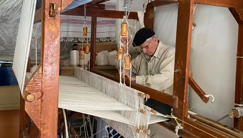 62 Yıldır İpleri Sanata Dönüştüren Usta: Tutku Dolu Bir Meslek Hikayesi