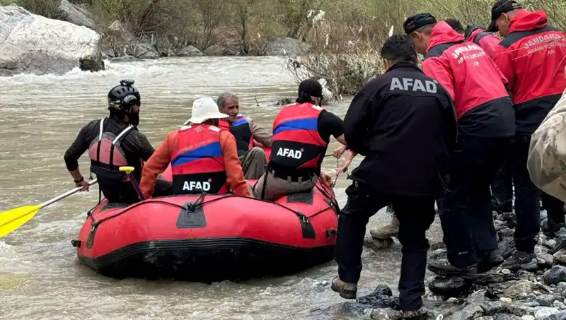 Zap Suyu Kenarında Mahsur Kalan 4 Kişi Kurtarıldı: Detaylar ve Gelişmeler