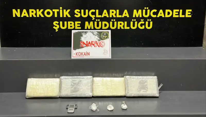 İzmir'de Uyuşturucu Operasyonu: 10 Kişi Yakalandı, Gerçekler Şaşırttı!