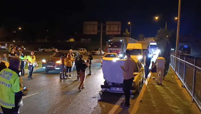 Otoyolda Geri Dönüş Yaparken Kaza! İki Çocuk ve İki Yetişkin Yaralandı