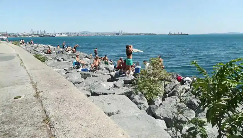 İstanbul'da Sıcak Hava Dalgası, İstanbullular Plajlara Akın Etti!