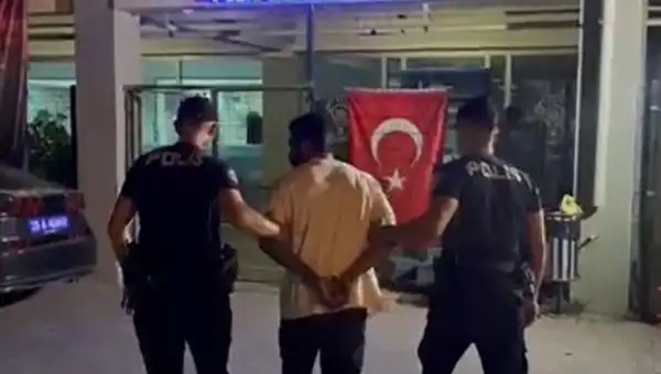 İzmir'de 18 Yıl 9 Ay Hapis Cezasıyla Aranan Firari Tutuklandı
