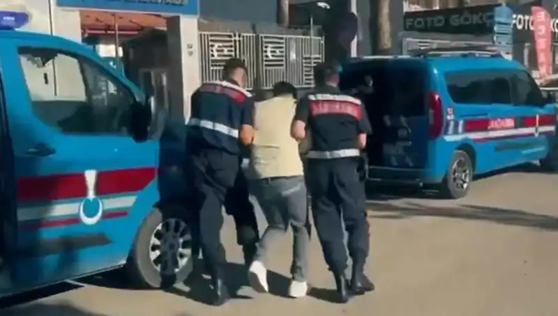 Türkiye genelinde 10 ilde düzenlenen suç örgütü operasyonlarında 74 gözaltı!