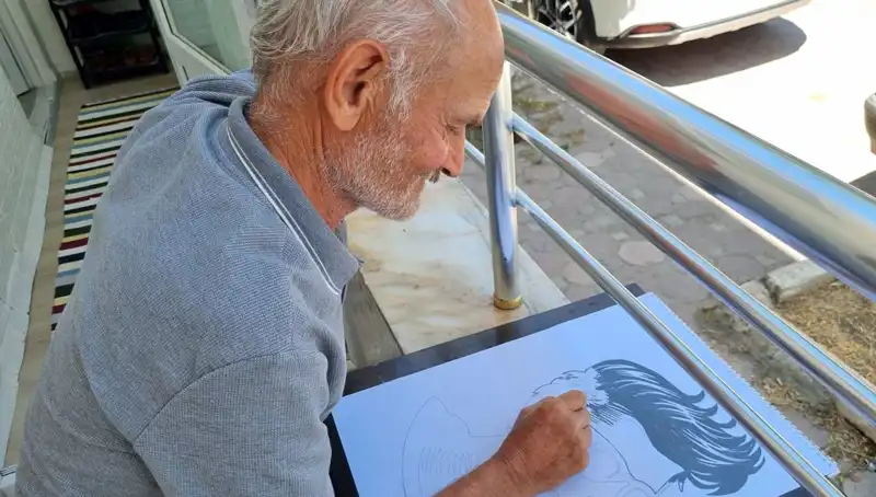 Emekli Olduktan Sonra Sanat Dünyasına Adım Atan Yaşlı Adam