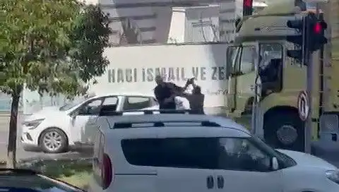 İstanbul Trafiğinde Çekiçli Dehşet: Akıl Almaz Olay