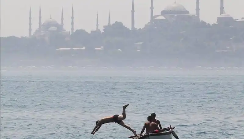 Sıcak Hava Dalgası Geliyor: 44 Dereceleri Görmek Üzeriyiz!
