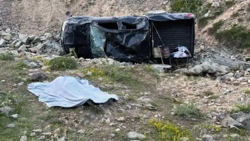 Gümüşhane'de Feci Kaza: Bir Kişi Hayatını Kaybetti, Beş Yaralı