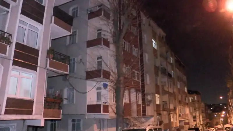Altı Katlı Binada Kolonlardan Gelen Sesler Panik Yarattı: Apartman Boşaltıldı
