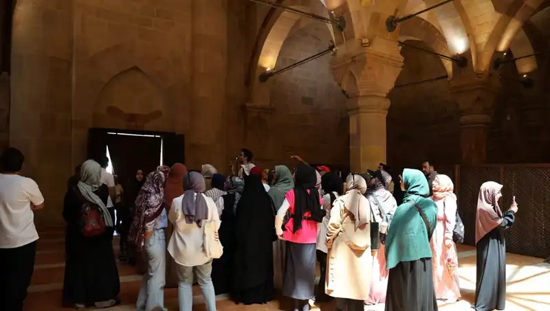Dünyada Eşi Benzeri Olmayan Diller: Kısır Kalemler ve Yıkılmış Hayaller