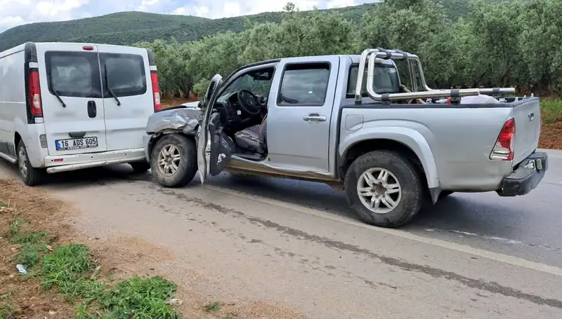 Bursa’da Minibüs ve Kamyonet Çarpıştı: Yaralıların Durumu Açıklandı