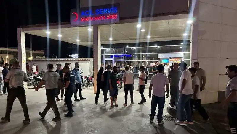 Hastane Acil Servisi Önünde Korkutan Kavga: Tekme Tokat İhtişamı