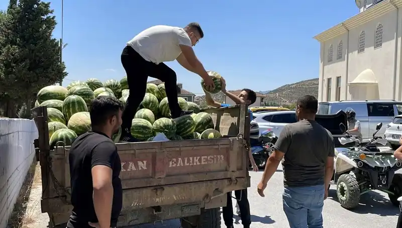 Ücretsiz Karpuz Dağıtımı: Karpuz Sevgisi Nasıl Bir Sosyal Harekete Dönüştü?