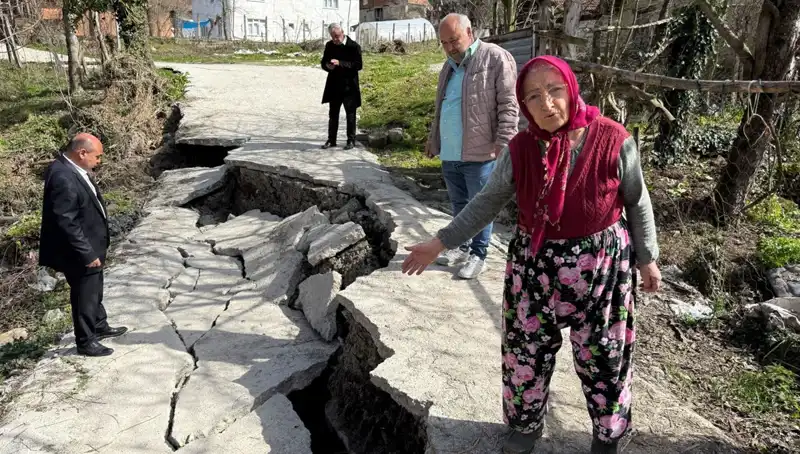 130 Haneli Mahallede Heyelan Korkusu: Yol Çöktü!