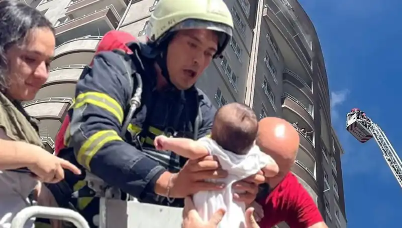 Kayseri'de Korkutan Yangın: 14 Katlı Bina Alev Alev Yandı!