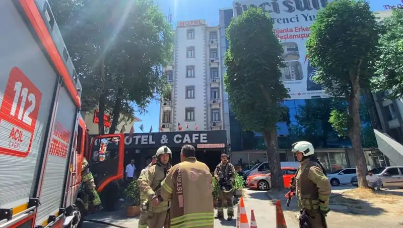 Fatih'te Otel Yemekhanesinde Çıkan Yangın Paniğe Neden Oldu