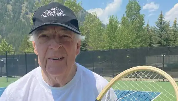Avustralyalı Tenis Efsanesi Fred Stolle Hayatını Kaybetti: Spor Dünyası Yas Tutuyor
