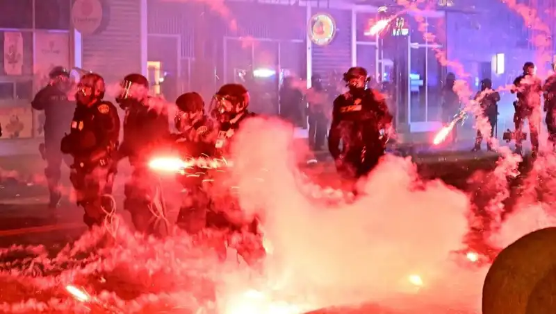 ABD'de Büyüyen İsyan: Los Angeles'taki Protestolar Ülke Genelinde Yayılma Tehdidi İçeriyor
