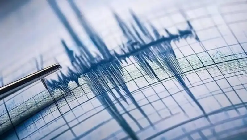 İran'da 5.7 Şiddetinde Deprem: Korku Dolu Anlar Yaşandı