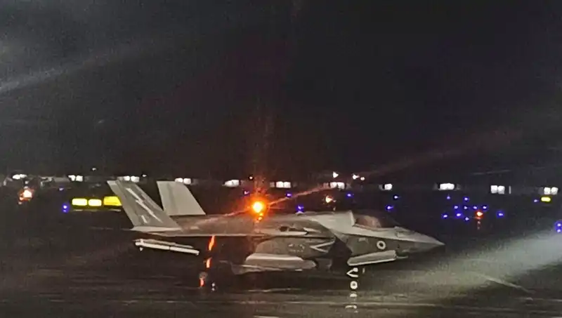 Hindistan’da Mahsur Kalan İngiliz Savaş Uçağı Nihayet Gökyüzüyle Buluştu