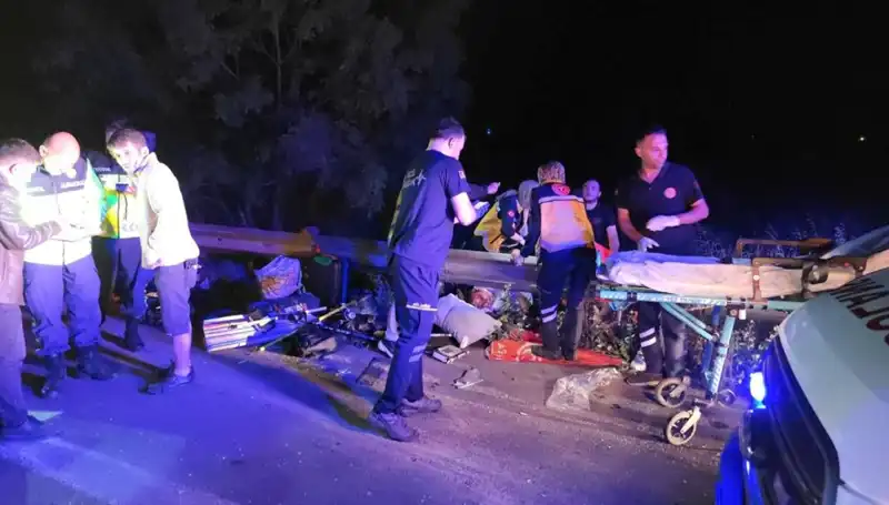 Yolda Feci Kaza: Minibüs Savrulunca Yolcular Dehşeti Yaşadı