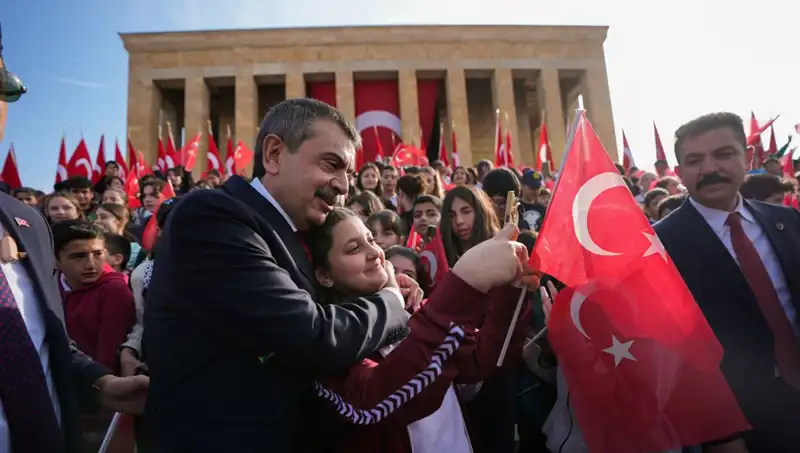 Bakan Tekin, Anıtkabir’de Çocuklarla Bir Araya Geldi