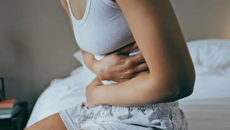 22 Yaşında Bağırsak Kanseri: Gençlerin Sağlık Uyarılarını Göz Ardı Etmesi