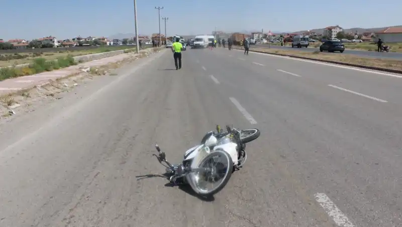 Dur İhtarıma Uymayan Araç, Polisi Yaralayarak Kaçtı!