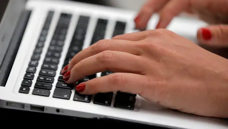 Laptop Mikrofonları Kapalıyken Bile Dinlenebiliyor, Dikkat!