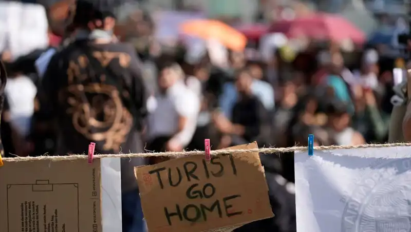 Meksika'da Turist Akınına Karşı Protestolar: Yerel Halkın Tepkisi Büyüyor