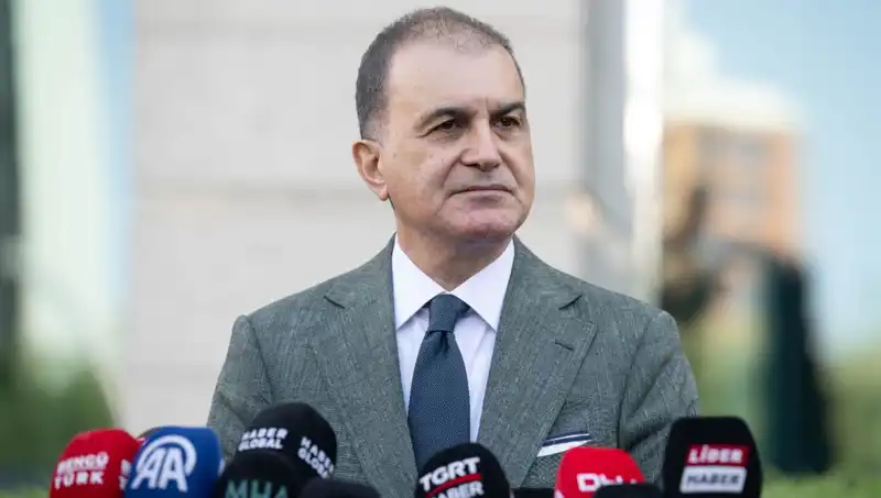 Ömer Çelik'ten Özel'e Yanıt: Meşru Siyasi Alanı Tehdit Eden Sözler Yok Hükmündedir